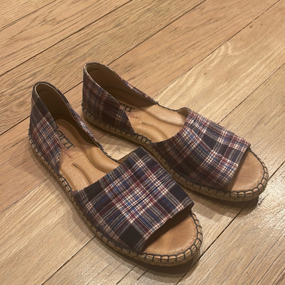 Born Drilles Plaid Sandal with suede and stitching